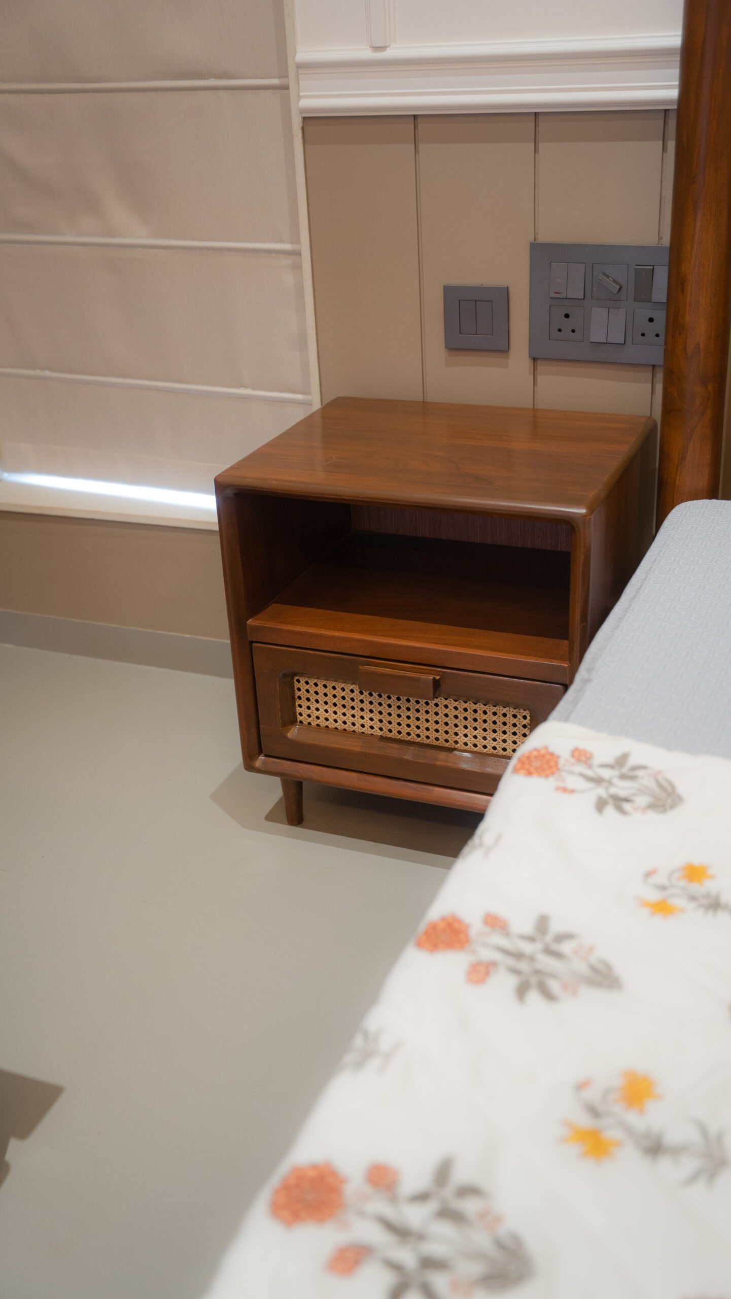 Bed-Side View 12