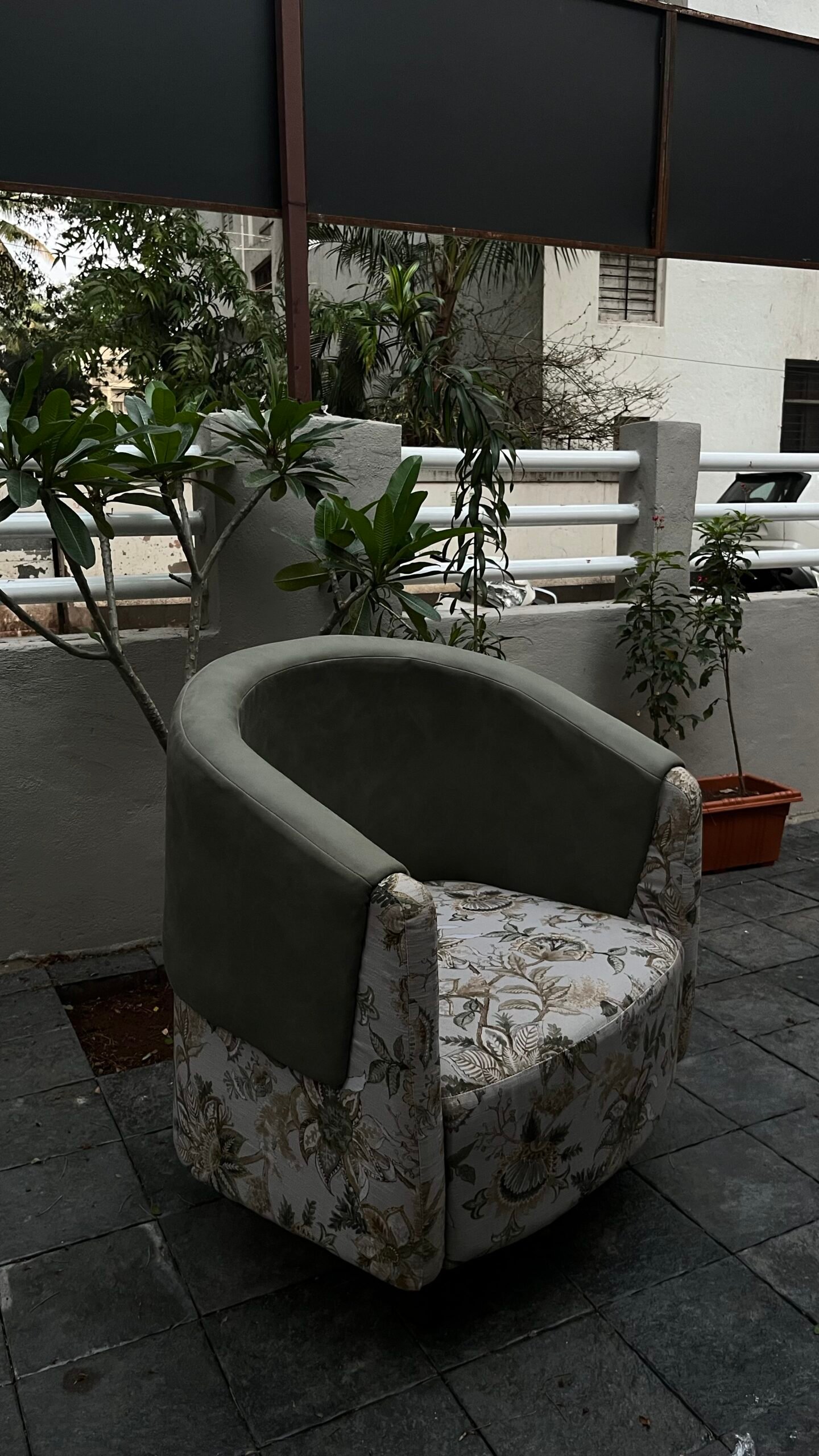 Lounge Chair View 10